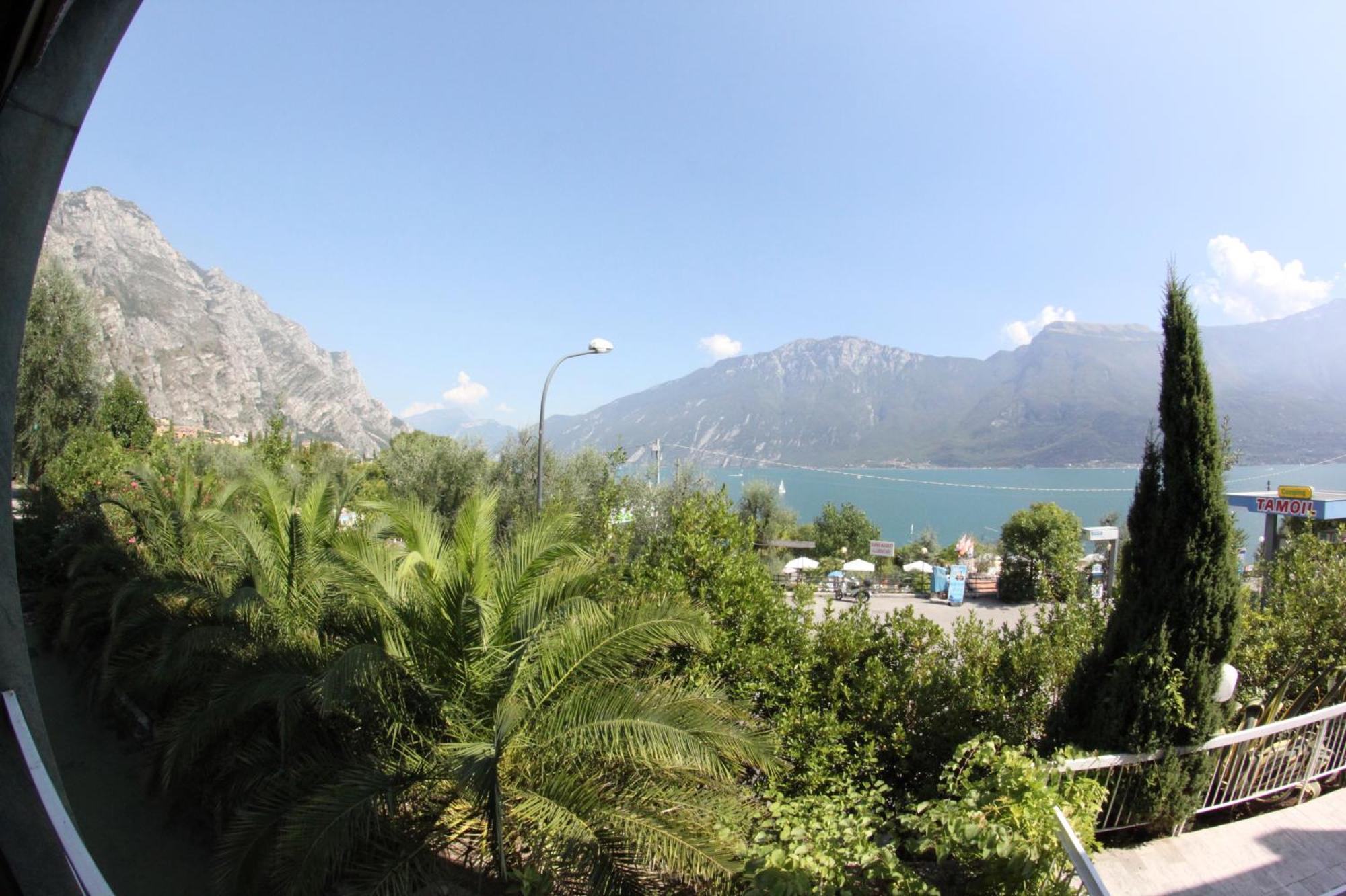 Hotel Riviera Panoramic Green Resort ليمونِ سول غاردا الغرفة الصورة