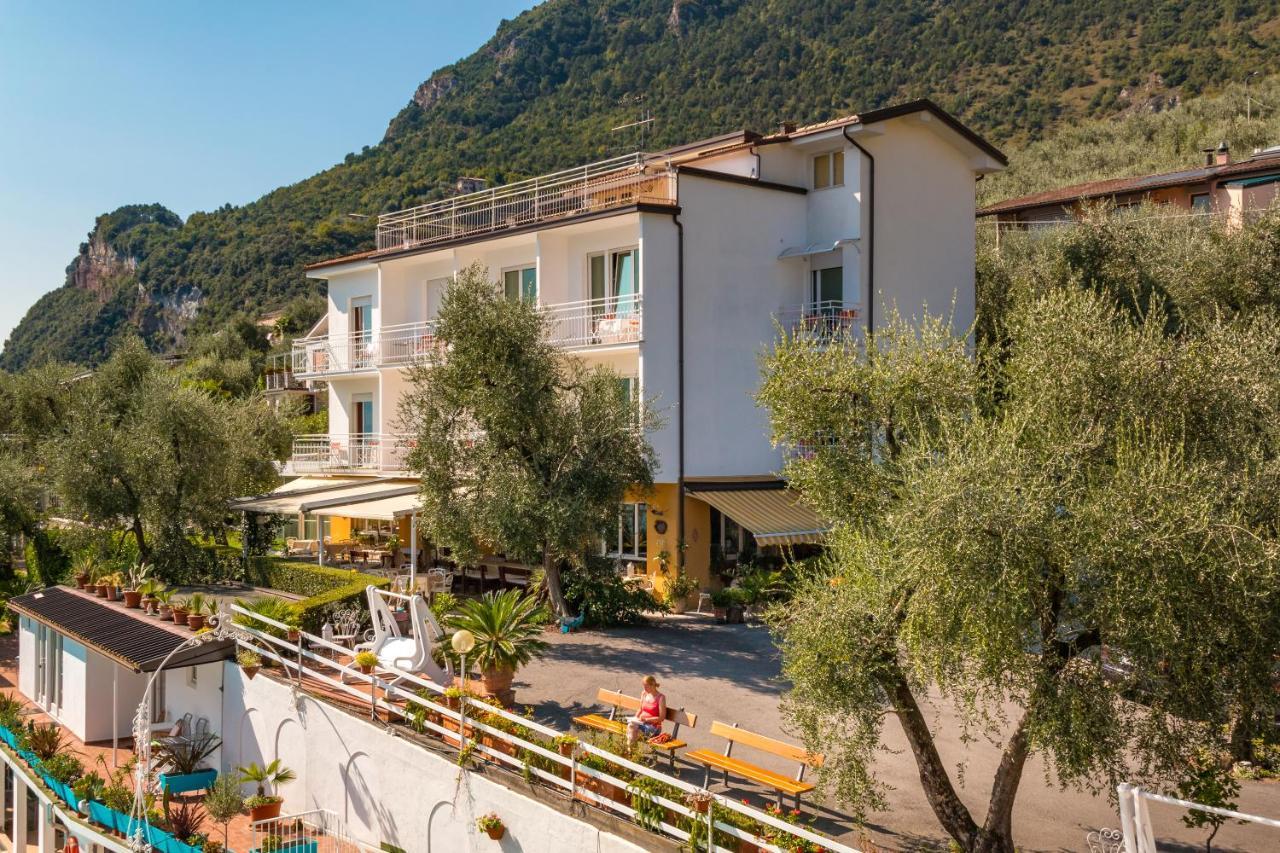 Hotel Riviera Panoramic Green Resort ليمونِ سول غاردا المظهر الخارجي الصورة